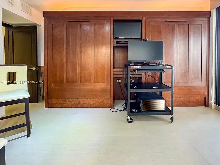 8877 Collins Ave #809 — Photo 23