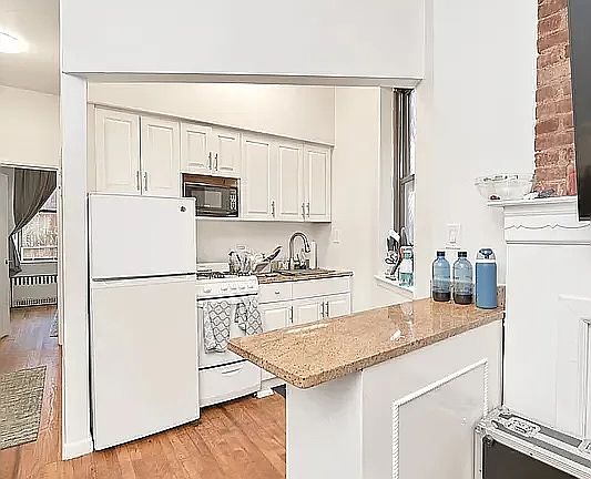4th image of 217 E 25th St #2X