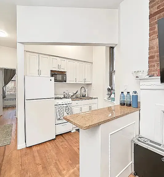 217 E 25th St #2X — Photo 4