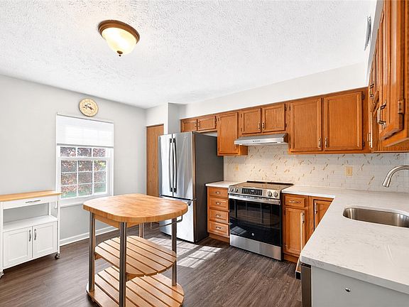 5th image of 419 Shady Ridge Dr