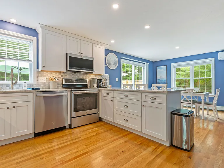 10 Kristina Ln — Photo 37