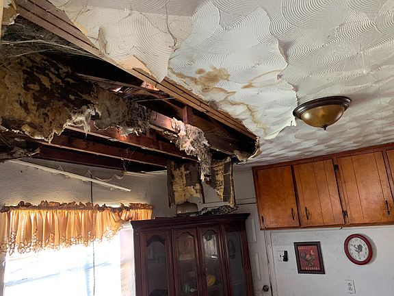 3rd image of 2349 Carruthers Dr