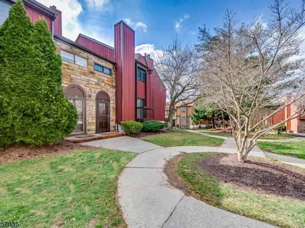 99 Wimbledon Sq, Washington Twp., NJ 07853