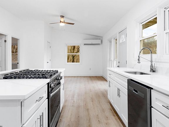 3rd image of 608 E Brockway Ave