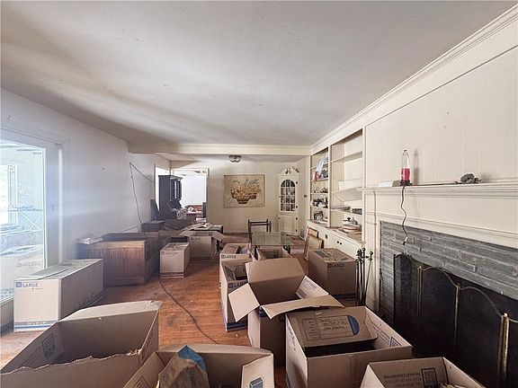 3rd image of 141 Ledgerock Ln