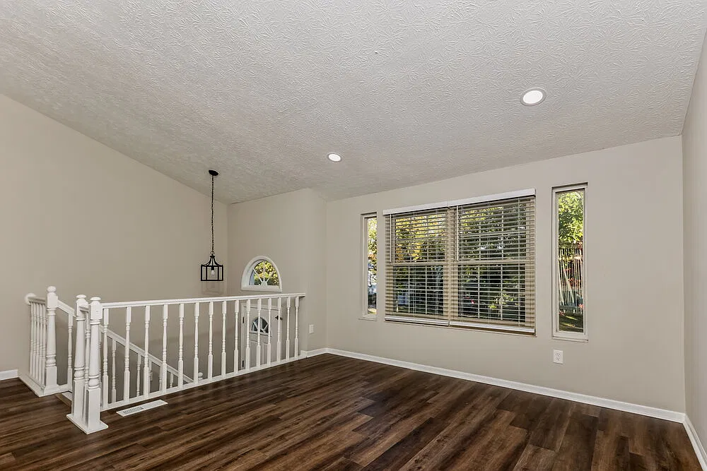 3 bed, 2.5 bath, 1418 sqft, $2,450 — Photo 3
