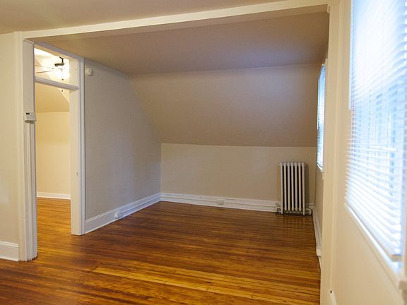 4th image of 327 Valley Brook Rd