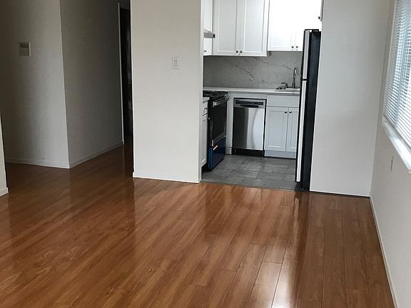 5th image of 302 Orange Ave
