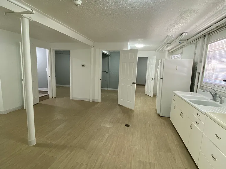 5104 W Cornelia Ave #BASEMENT — Photo 2