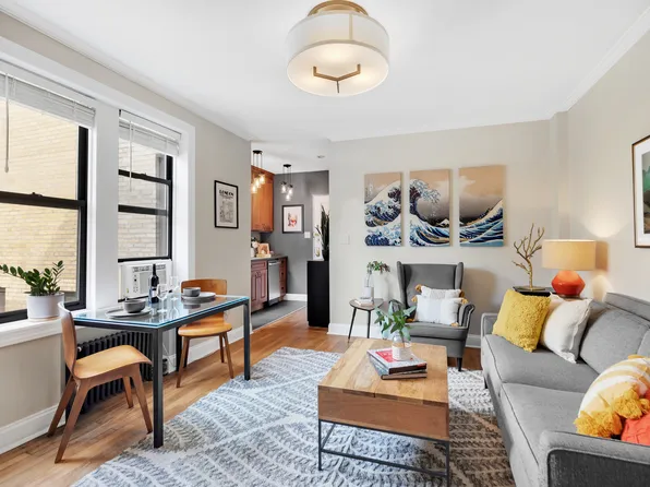 319 West 18th Street image 1 of 5