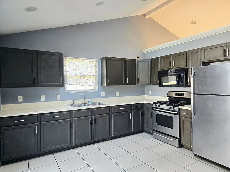 209 Trask St — Photo 2