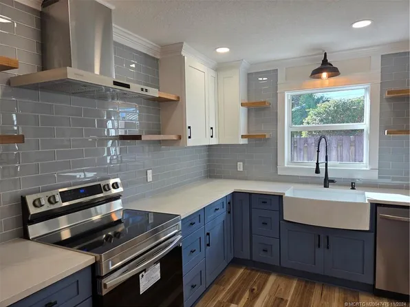 420 SW 7th St, Stuart, FL 34994