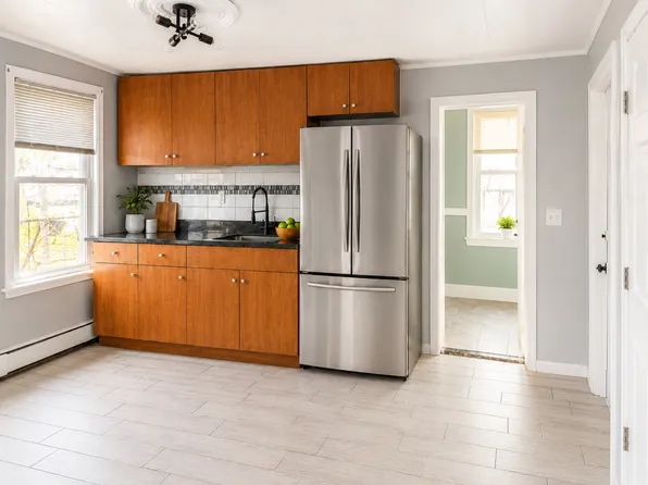 1527 Purchase St APT 1, New Bedford, MA 02740