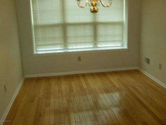 3rd image of 1159B Thornbury Ln