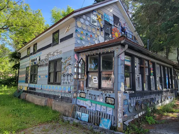 130 5th Avenue, Madawaska, ME 04756