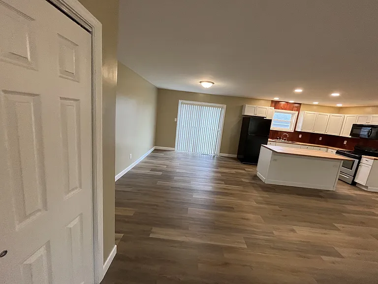 425 Paul Ave — Photo 37
