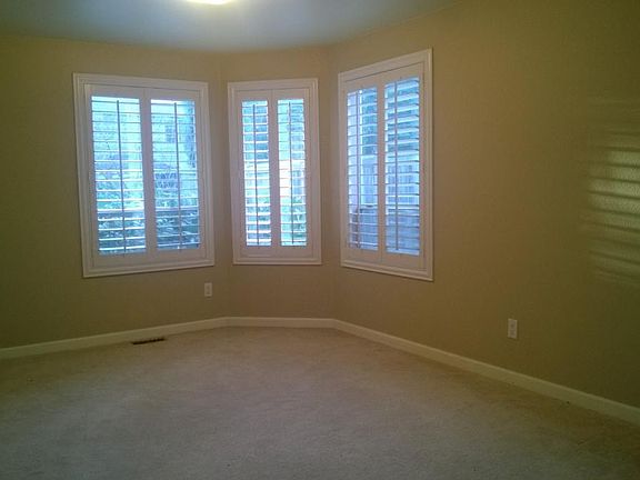 4th image of 917 224th Ave NE