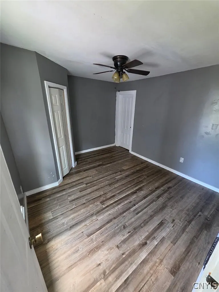 2 bed, 1.0 bath, 2776 sqft, $1,200 — Photo 3