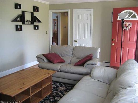 4th image of 3031 Main St