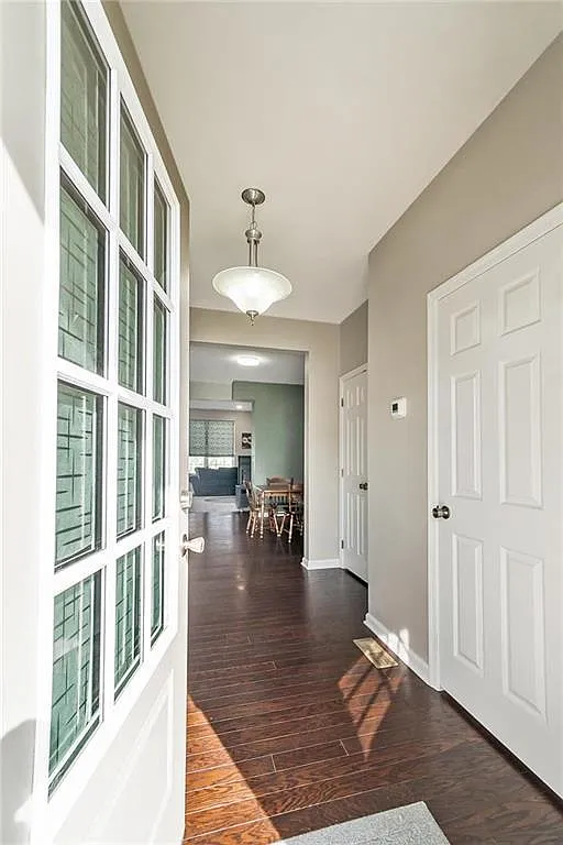 3 bed, 2.5 bath, 1715 sqft, $2,799 — Photo 4