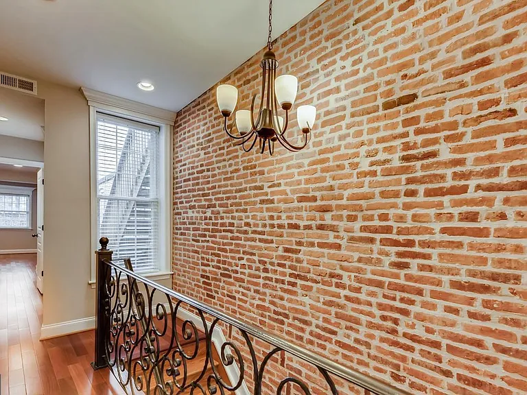 130 W Ostend St — Photo 13