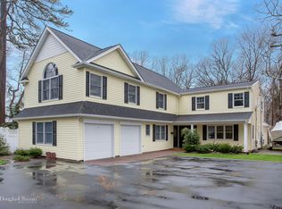 1360 Walnut Ave, Bohemia, NY 11716