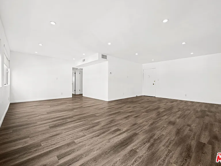 136 S Palm Dr #301 — Photo 5