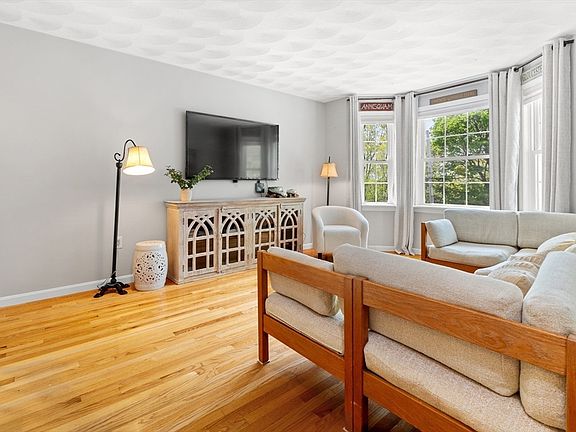 4th image of 10 Riverview Way #A