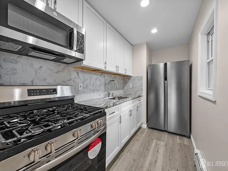 166 Prigmore St #1 — Photo 8