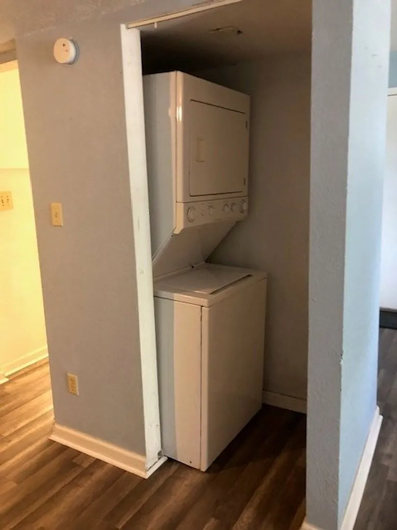 Quiet and private one bedroom near FSU — Photo 2