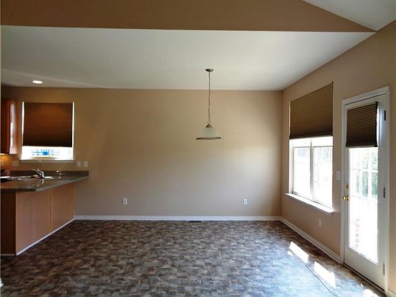 5th image of 2962 Grand Marais Dr