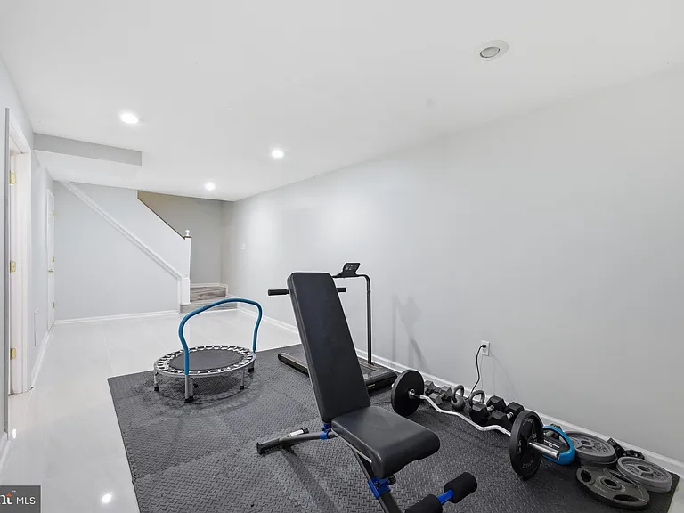 8664 Pohick Forest Ct — Photo 35