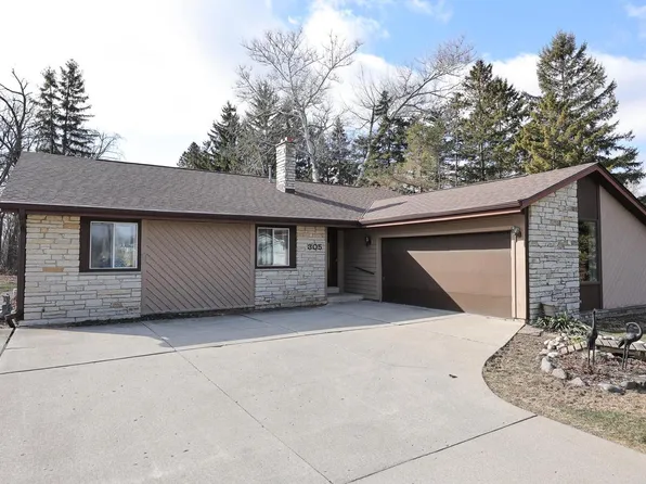 305 E Forest Hill AVENUE, Oak Creek, WI 53154