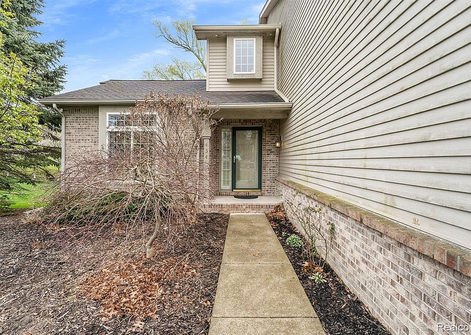 1st image of 434 Pine Creek Dr