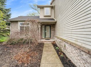 434 Pine Creek Dr, Waterford, MI 48327