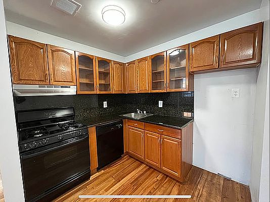 3rd image of 24 Lawton St APT 1H