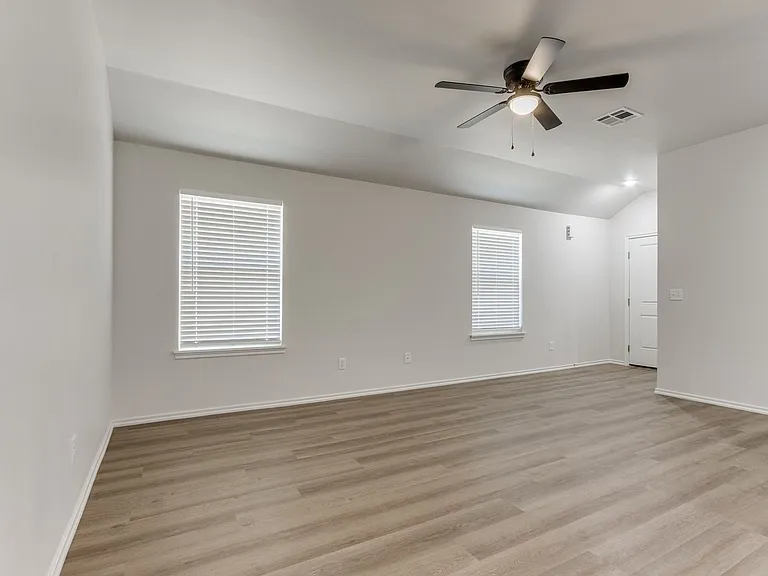 1541 Pavy Pkwy — Photo 21