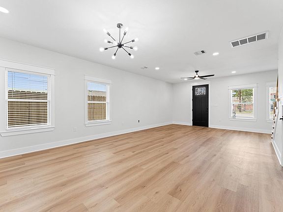 3rd image of 7222 Market St
