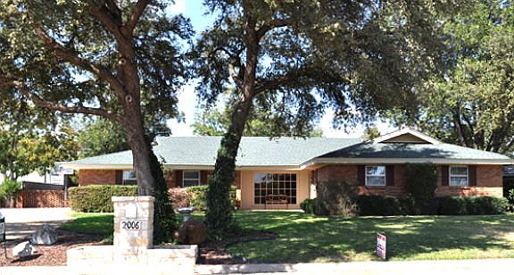 2nd image of 2006 Country Club Dr
