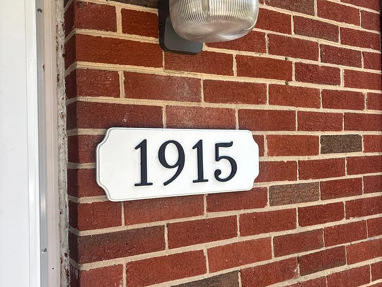 1915 Wallace Ave NE — Photo 3