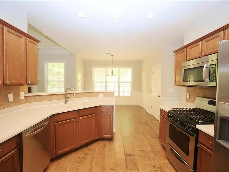 410 Ruby Forest Pkwy — Photo 5