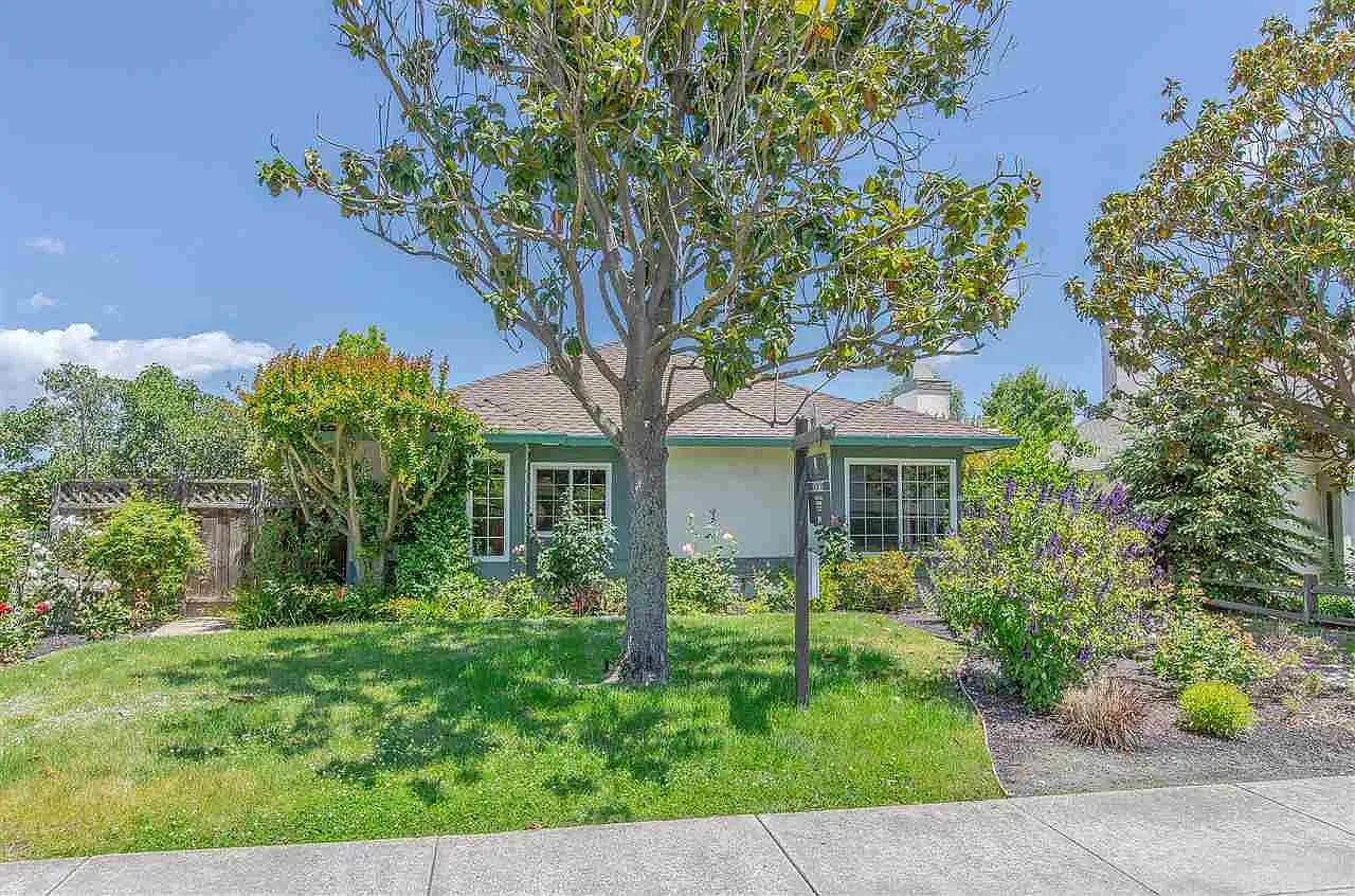 10082 Foxboro Cir photo 1