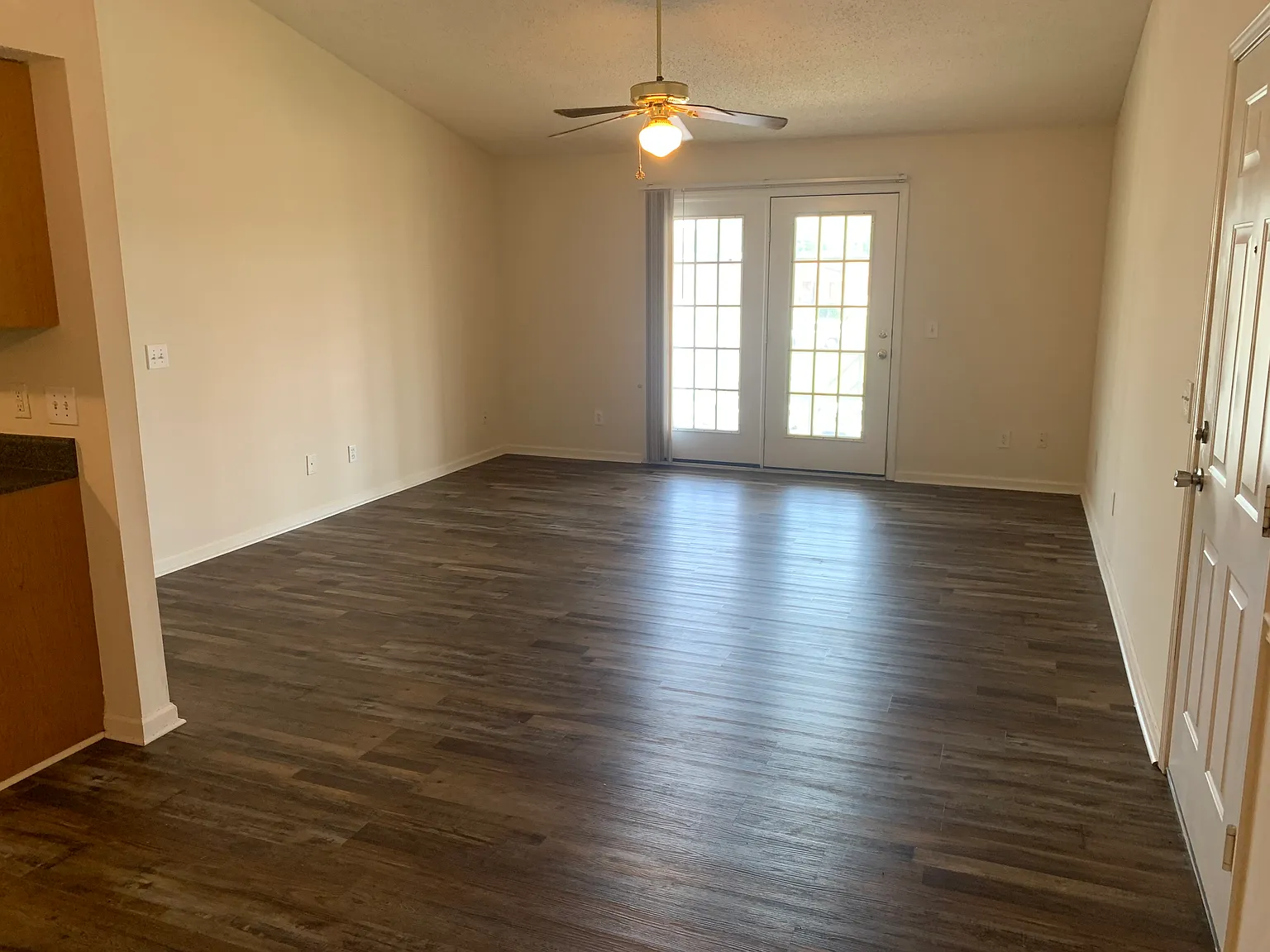 2 bed, 950 sqft, $1,100 — Photo 2