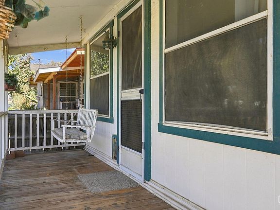 4th image of 1074 Park Ln