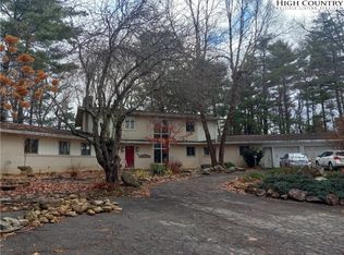 207 Skyview Dr, Boone, NC 28607