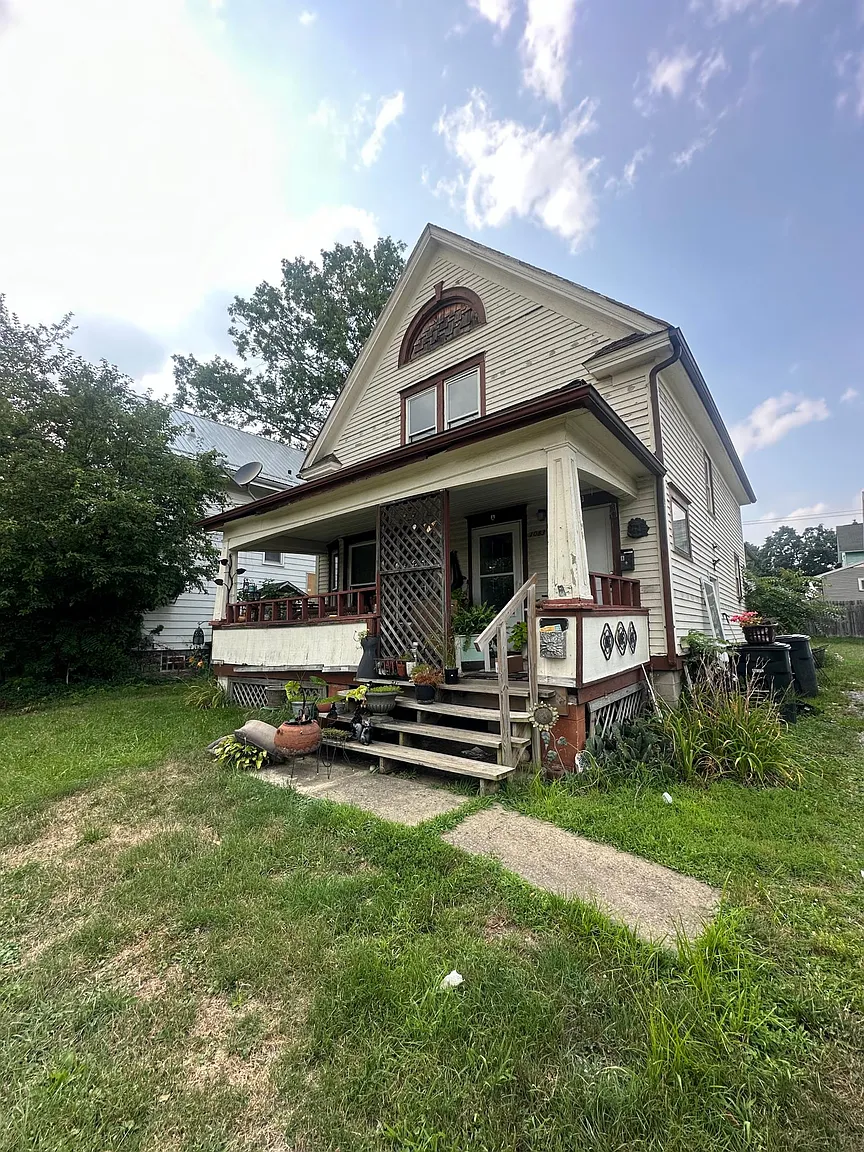 1083 W Wilbeth Rd photo 1