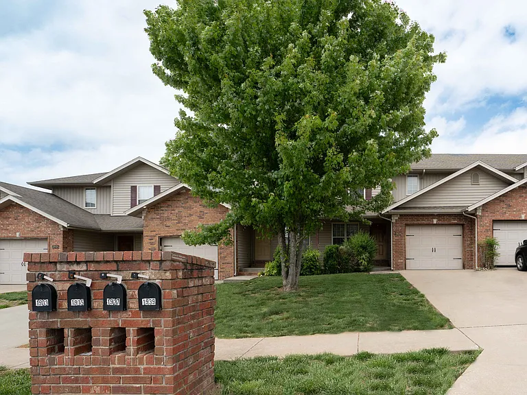 Oakwood Heights Townhomes — Photo 131