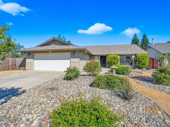 2370 Candlewood Dr, Redding, CA 96003