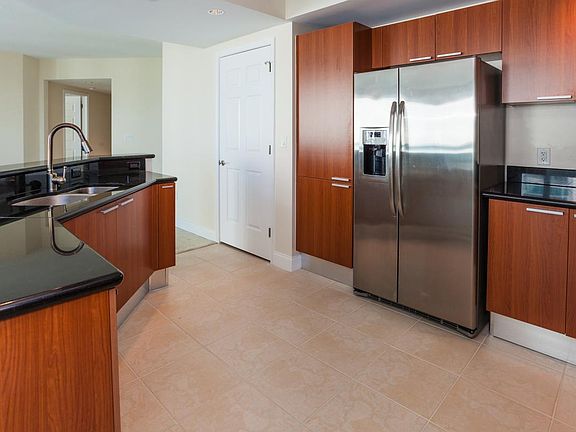 4th image of 241 Riverside Dr Unit 610