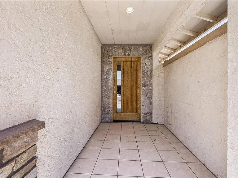 8678 E Roosevelt Cir — Photo 4